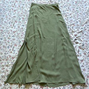 NWOT Aritzia midi skirt